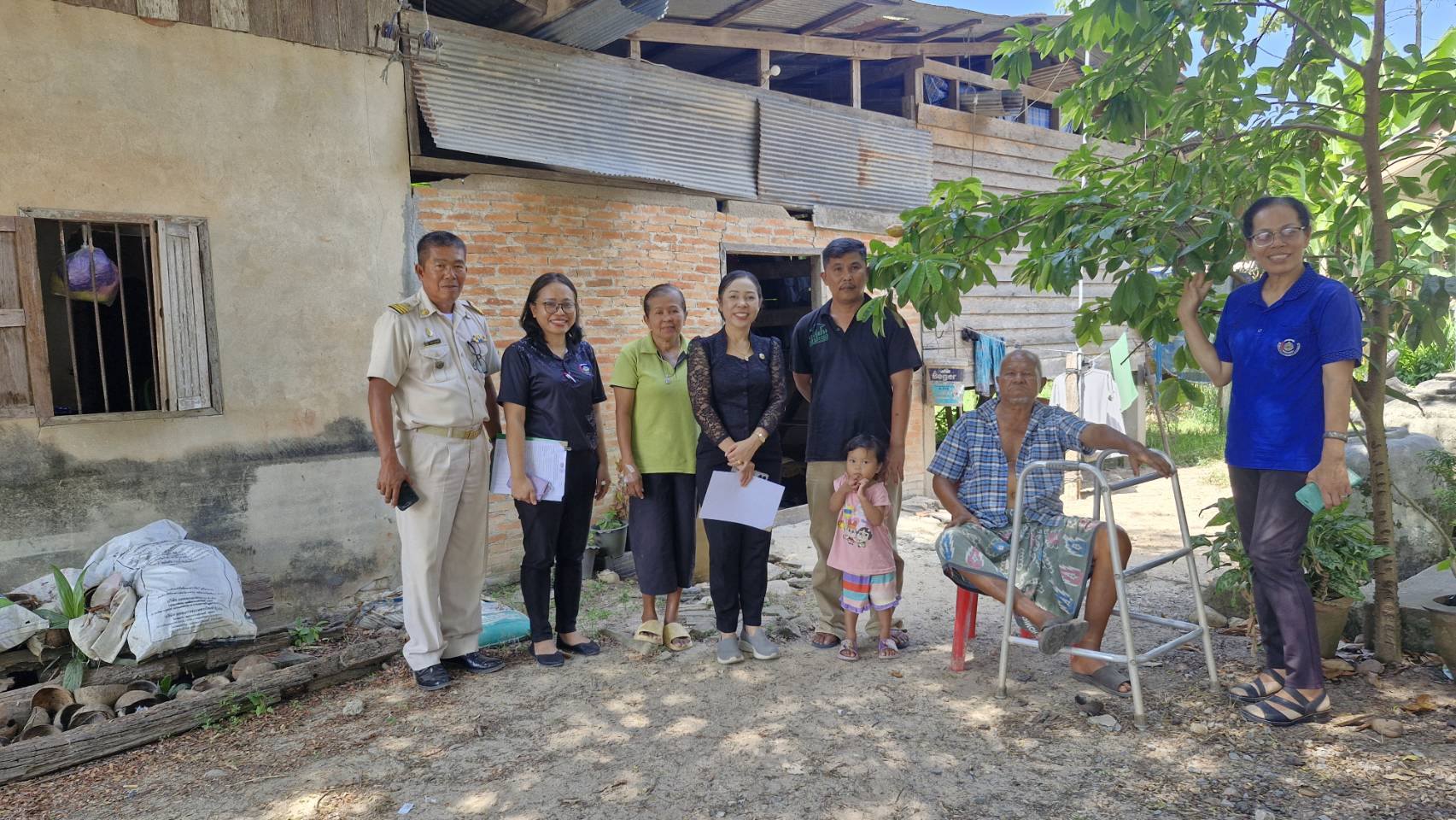 "สานพลัง สร้างความเข้มแข็งให้ชุมชน" พช.บางแก้ว ลงพื้นที่จัดเก็บข้อมูลครัวเรือนเปราะบางเป้าหมาย เตรียมความพร้อมขอรับการสนับสนุนวัสดุอุปกรณ์ประกอบอาชีพจากมูลนิธิป่อเต็กตึ๊ง มุ่งแก้ไขปัญหาความยากจนเชิงบูรณาการอย่างยั่งยืน