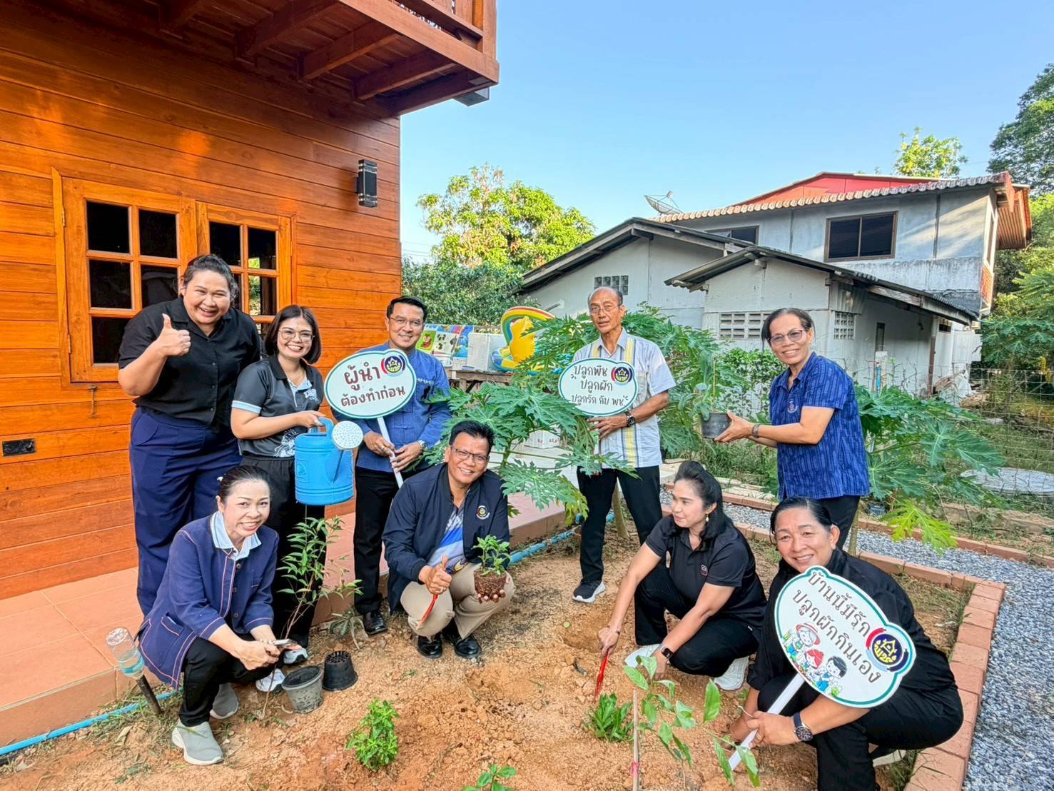 พช.บางแก้ว Kick Off โครงการ "Quick Win 90 วัน" ปลูกผักสวนครัว สร้างความมั่นคงทางอาหาร ภายใต้ปฏิบัติการ "ผู้นำทำก่อน"