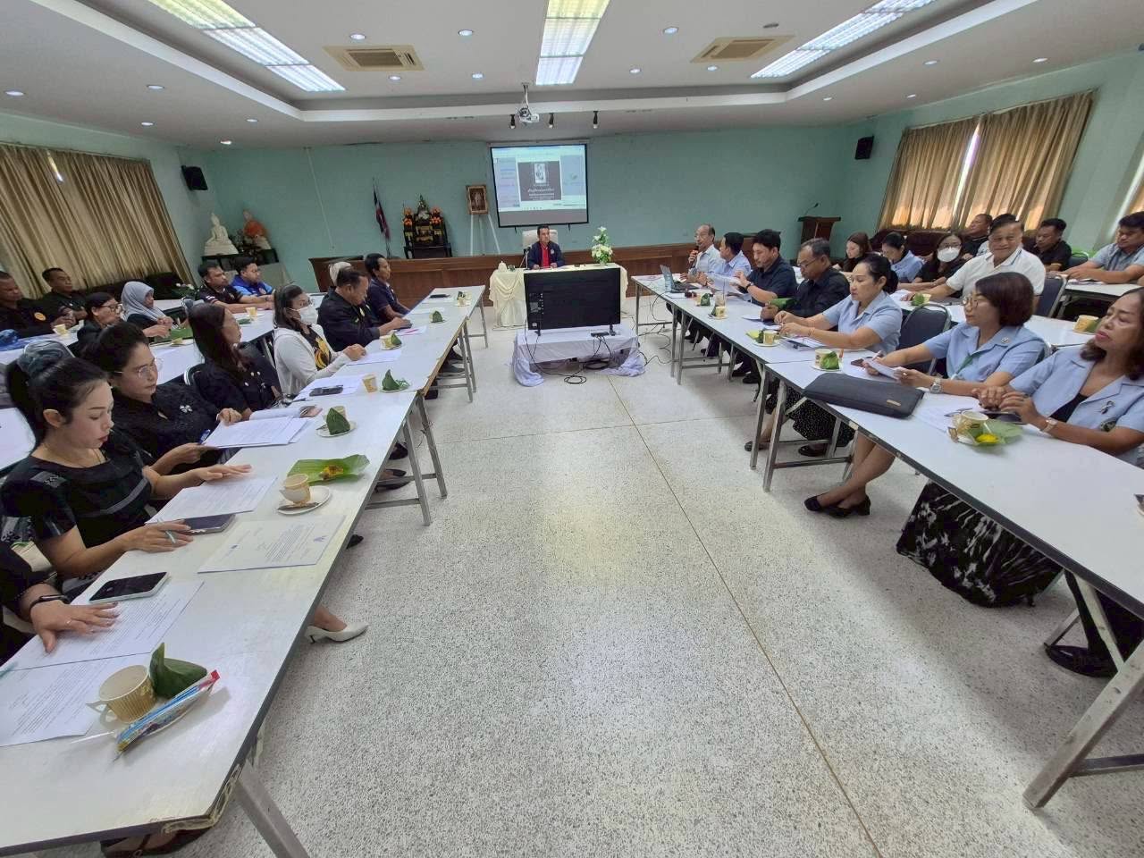 พช.บางแก้ว ประชุมขับเคลื่อนการดำเนินงานพัฒนาคุณภาพชีวิตระดับอำเภอ การดำเนินงานคณะทำงานด้านคืนคนดีสู่สังคม และคณะทำงานด้านดูแลผู้ป่วยจิตเวช “พ่อพระ แม่พระ”  